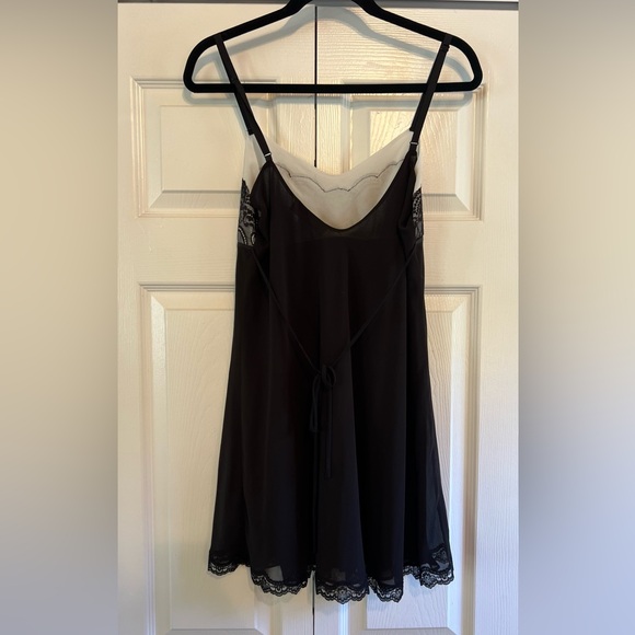 Oscar de La Renta Pink Label Black & White Lace Babydoll Slip Lingerie— Medium - Picture 4 of 10